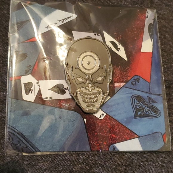 Marvel Bullseye Pin - Picture 1 of 2